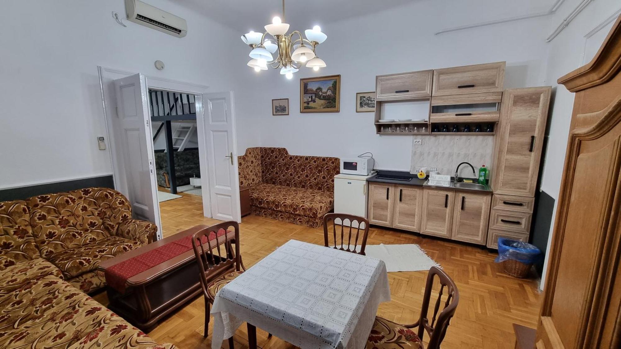 Centrum Panzio Hotel Дебрецен Екстериор снимка